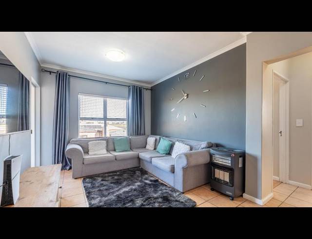 3 BEDROOM APARTMENT FOR SALE IN UITZICHT